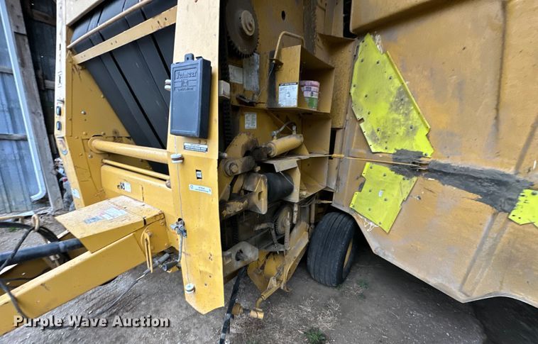 image for item NT9046 Vermeer  605L round baler