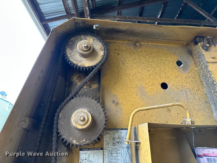 image for item NT9046 Vermeer  605L round baler