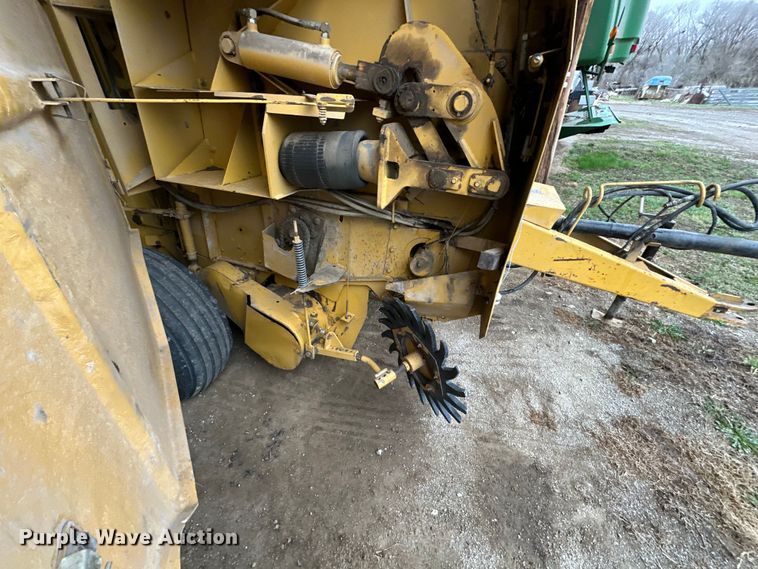 image for item NT9046 Vermeer  605L round baler