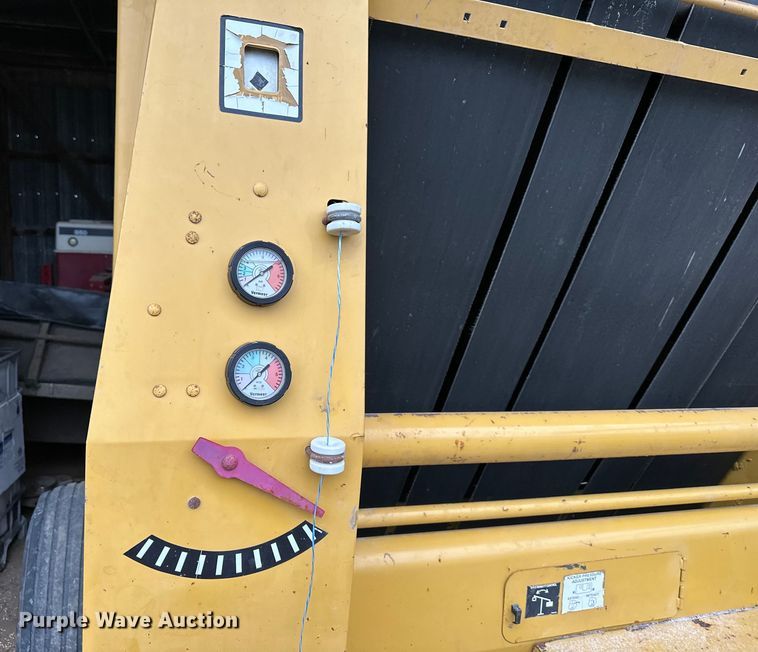 image for item NT9046 Vermeer  605L round baler
