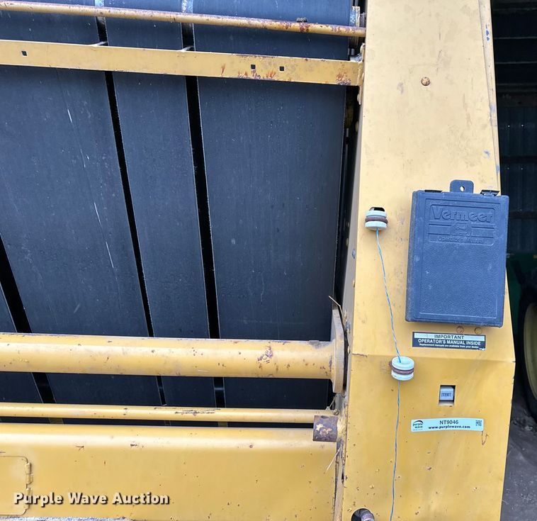 image for item NT9046 Vermeer  605L round baler