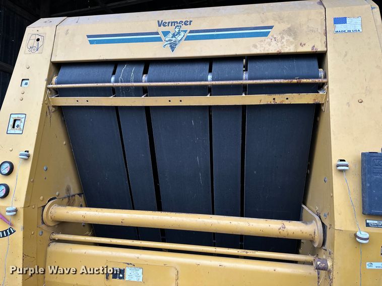 image for item NT9046 Vermeer  605L round baler