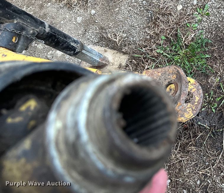 image for item NT9046 Vermeer  605L round baler