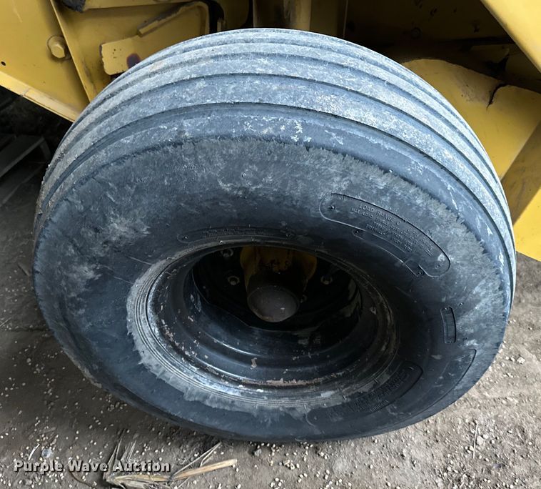 image for item NT9046 Vermeer  605L round baler