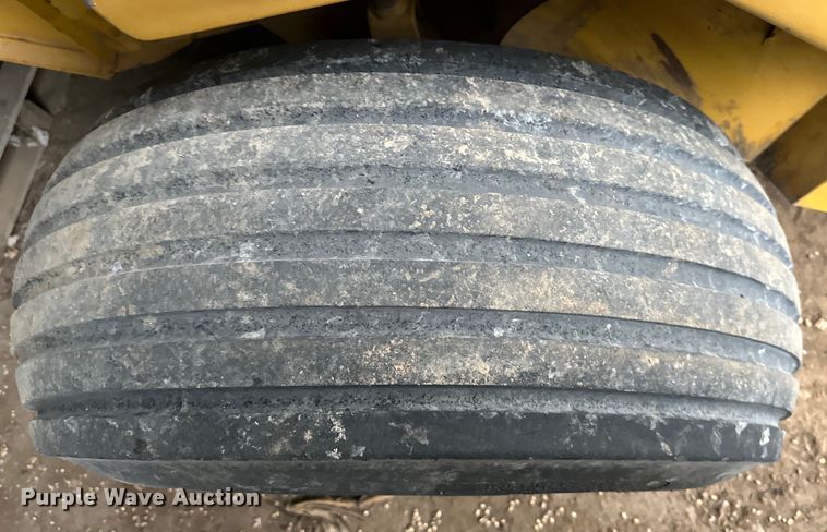 image for item NT9046 Vermeer  605L round baler