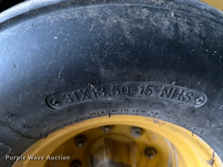 image for item NT9046 Vermeer  605L round baler