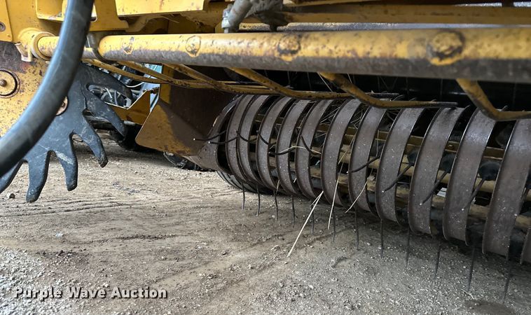 image for item NT9046 Vermeer  605L round baler