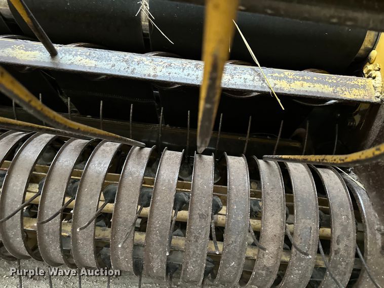 image for item NT9046 Vermeer  605L round baler