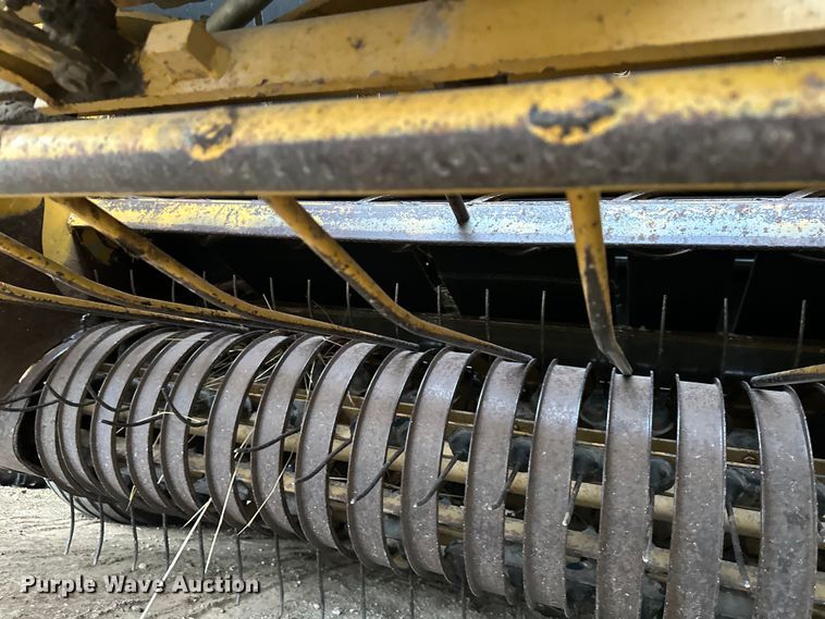 image for item NT9046 Vermeer  605L round baler