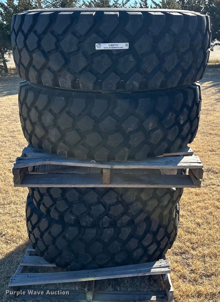 image for item OA9713 (4) 395/85R20 Michelin tires