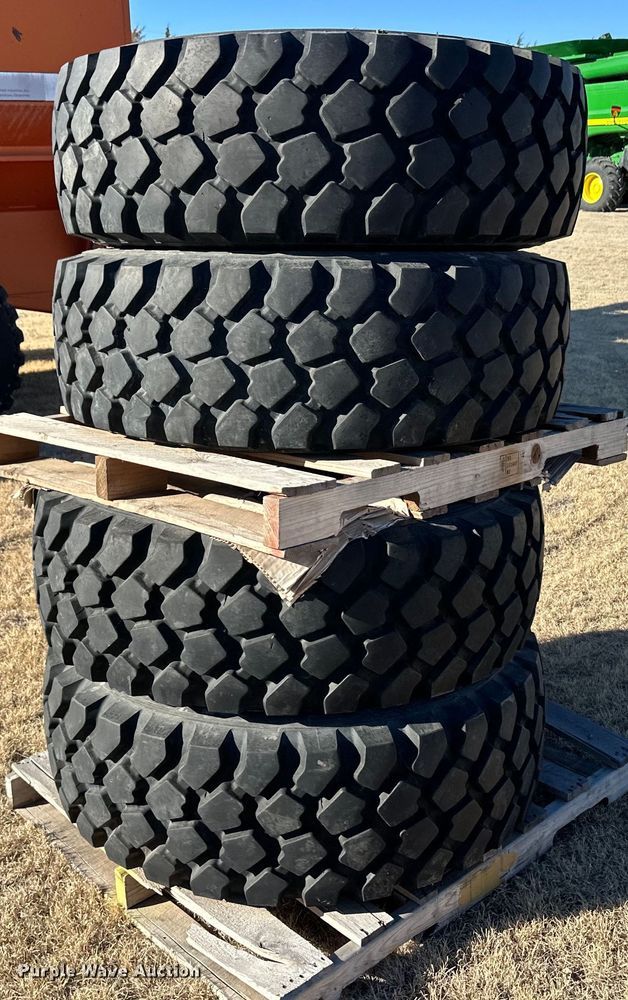 image for item OA9713 (4) 395/85R20 Michelin tires