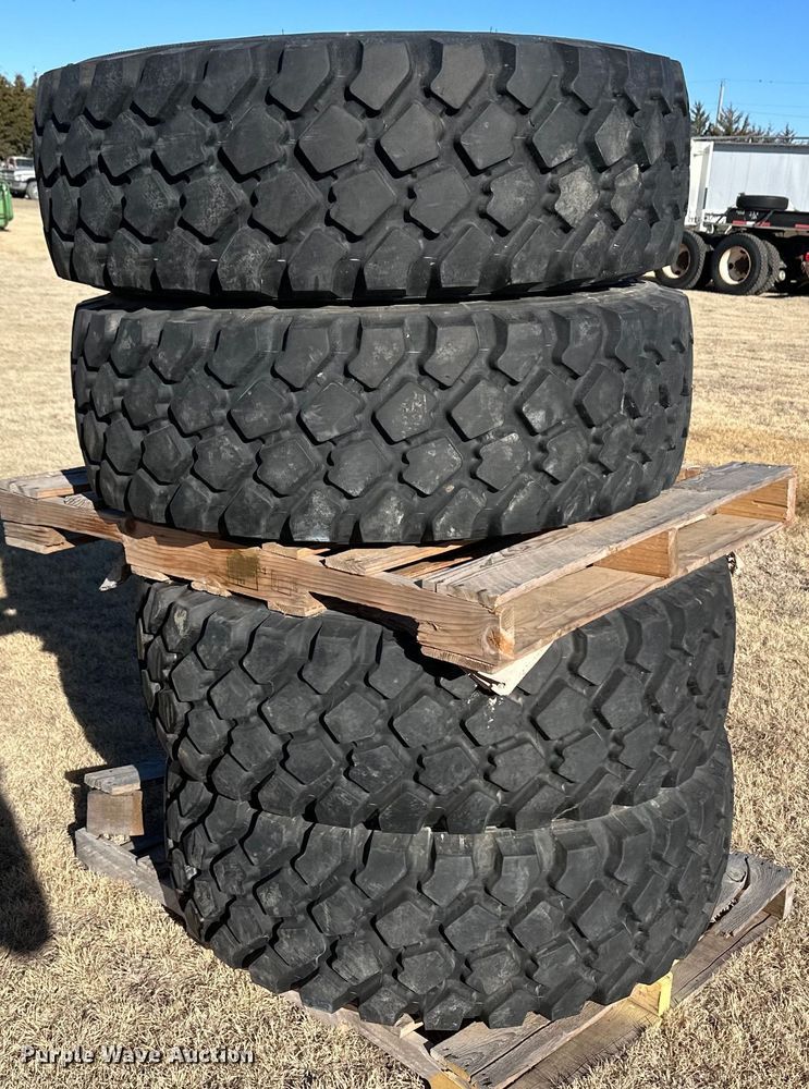 image for item OA9713 (4) 395/85R20 Michelin tires