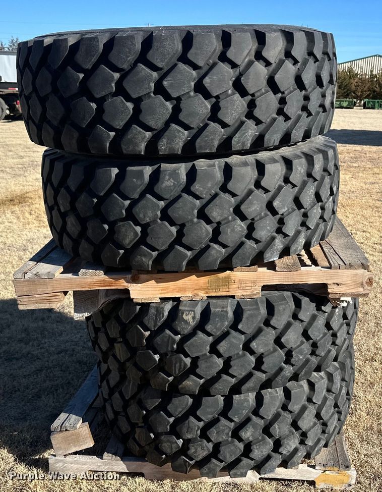 image for item OA9713 (4) 395/85R20 Michelin tires