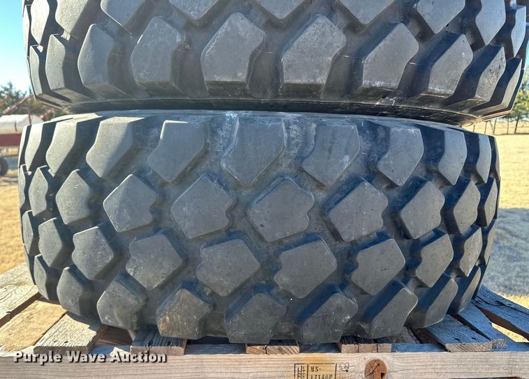 image for item OA9713 (4) 395/85R20 Michelin tires