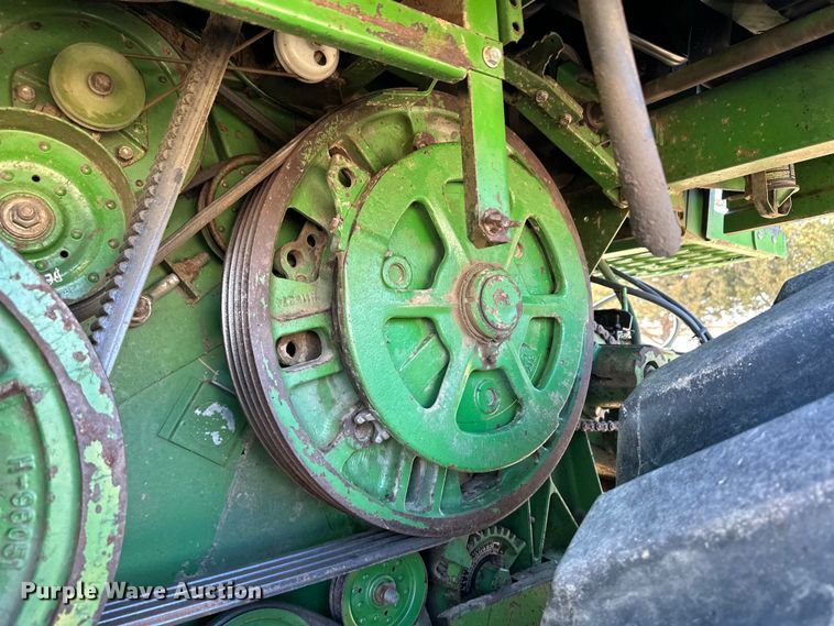 image for item OA9717 1983 John Deere 8820 Turbo combine