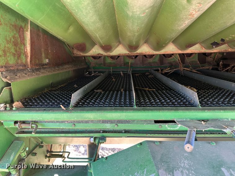 image for item OA9717 1983 John Deere 8820 Turbo combine