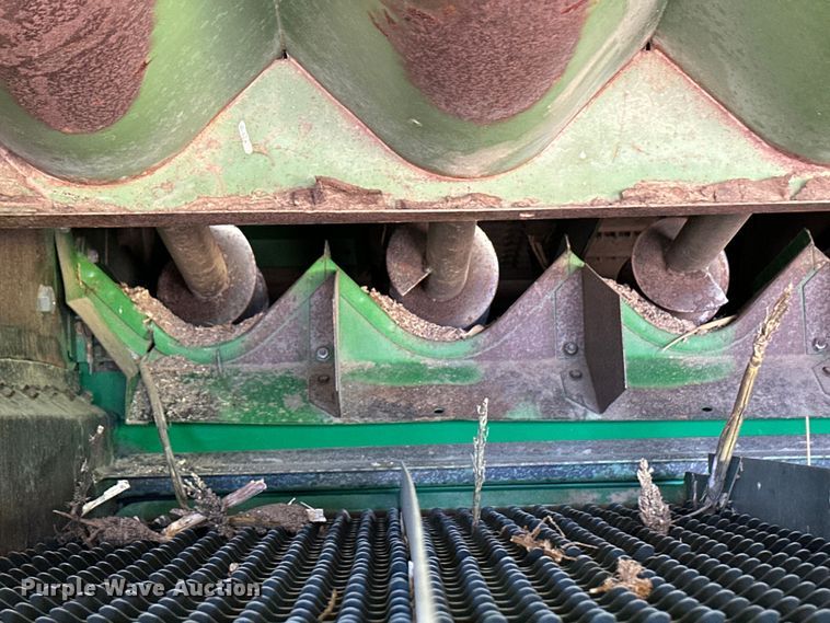 image for item OA9717 1983 John Deere 8820 Turbo combine