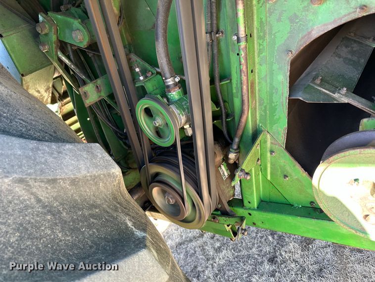 image for item OA9717 1983 John Deere 8820 Turbo combine