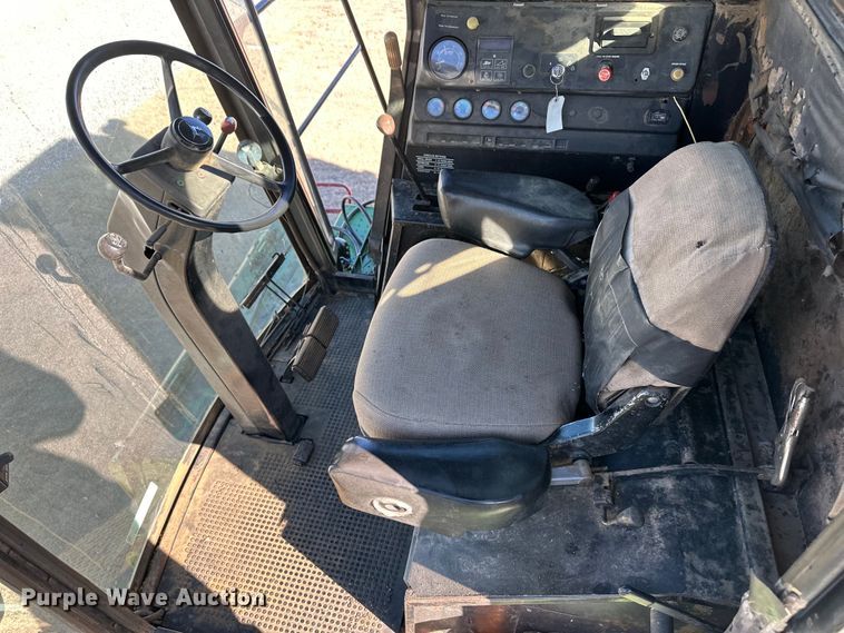 image for item OA9717 1983 John Deere 8820 Turbo combine