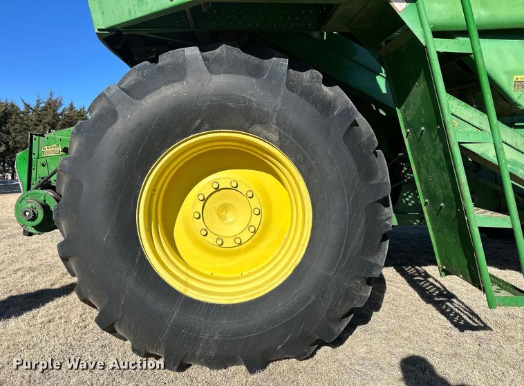 image for item OA9717 1983 John Deere 8820 Turbo combine