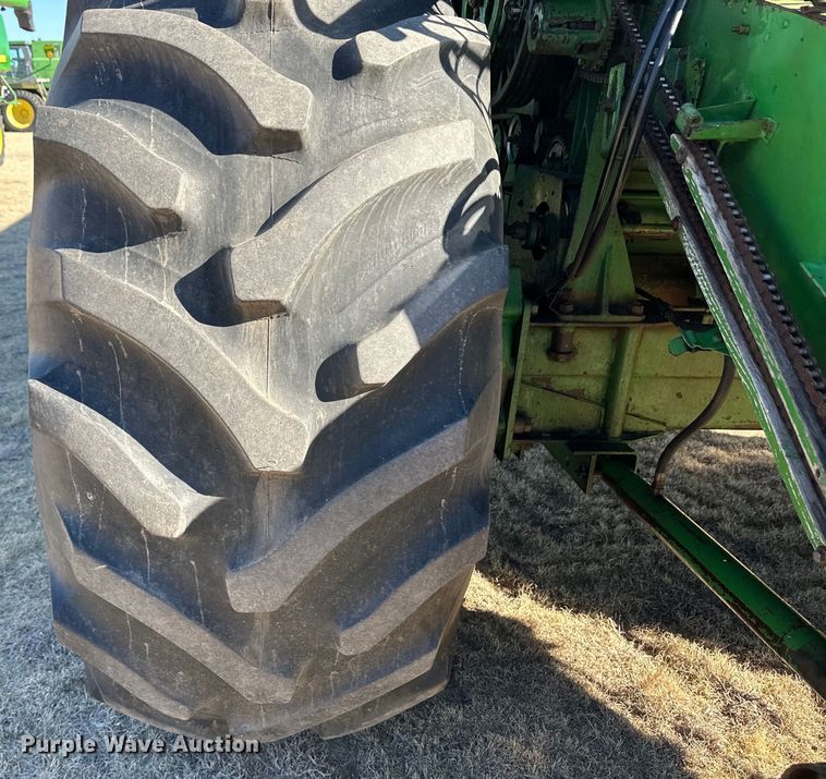 image for item OA9717 1983 John Deere 8820 Turbo combine