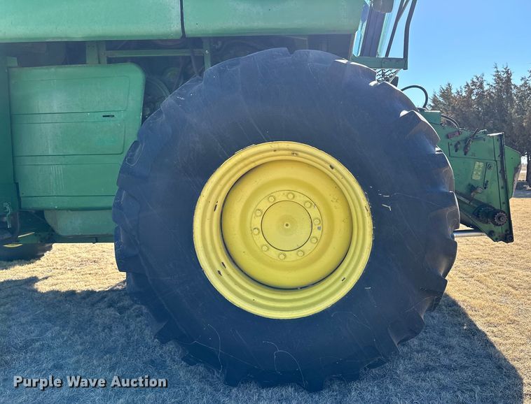 image for item OA9717 1983 John Deere 8820 Turbo combine