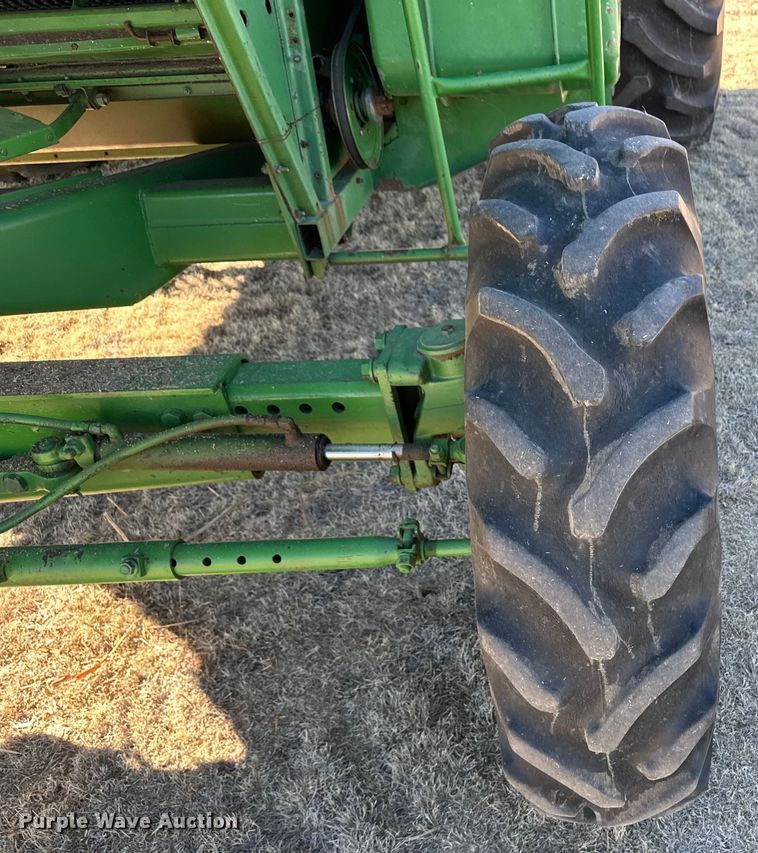 image for item OA9717 1983 John Deere 8820 Turbo combine