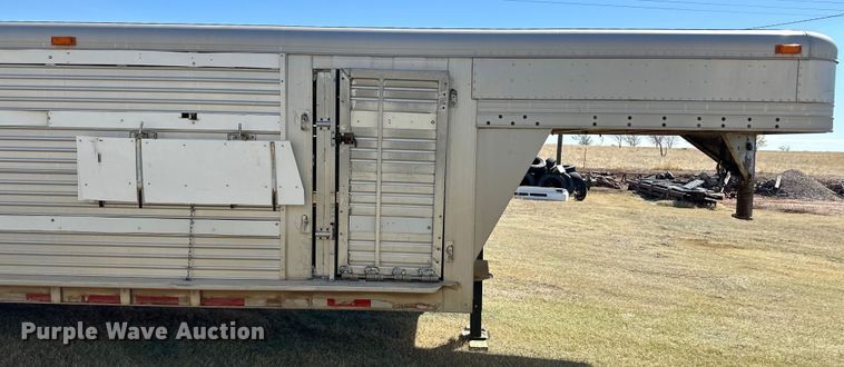 image for item OA9747 1992 Featherlite livestock trailer