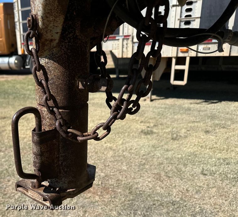 image for item OA9747 1992 Featherlite livestock trailer