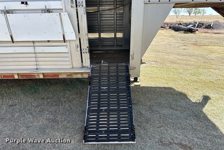 image for item OA9747 1992 Featherlite livestock trailer