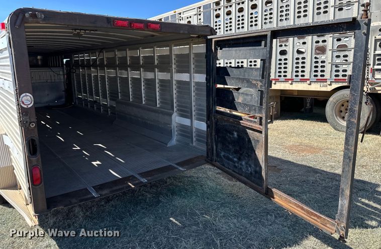 image for item OA9747 1992 Featherlite livestock trailer