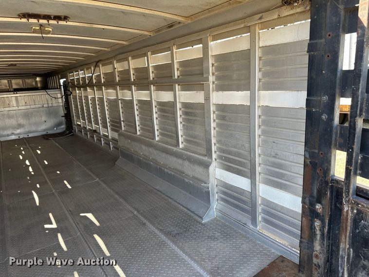 image for item OA9747 1992 Featherlite livestock trailer