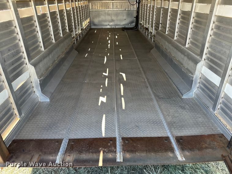 image for item OA9747 1992 Featherlite livestock trailer