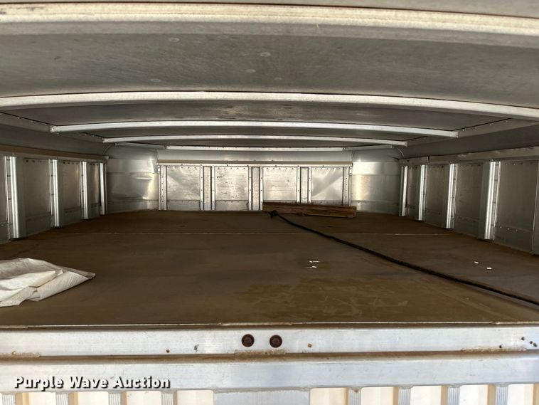 image for item OA9747 1992 Featherlite livestock trailer