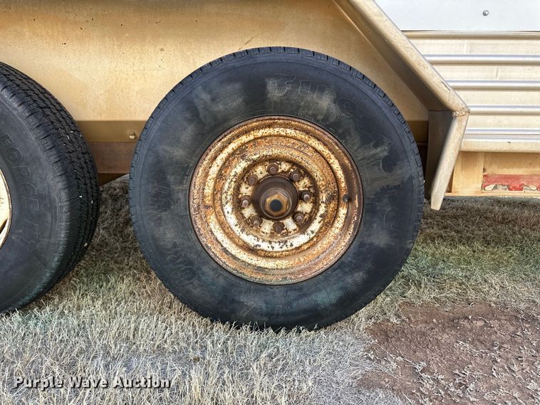 image for item OA9747 1992 Featherlite livestock trailer