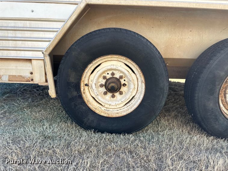 image for item OA9747 1992 Featherlite livestock trailer