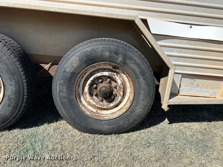 image for item OA9747 1992 Featherlite livestock trailer