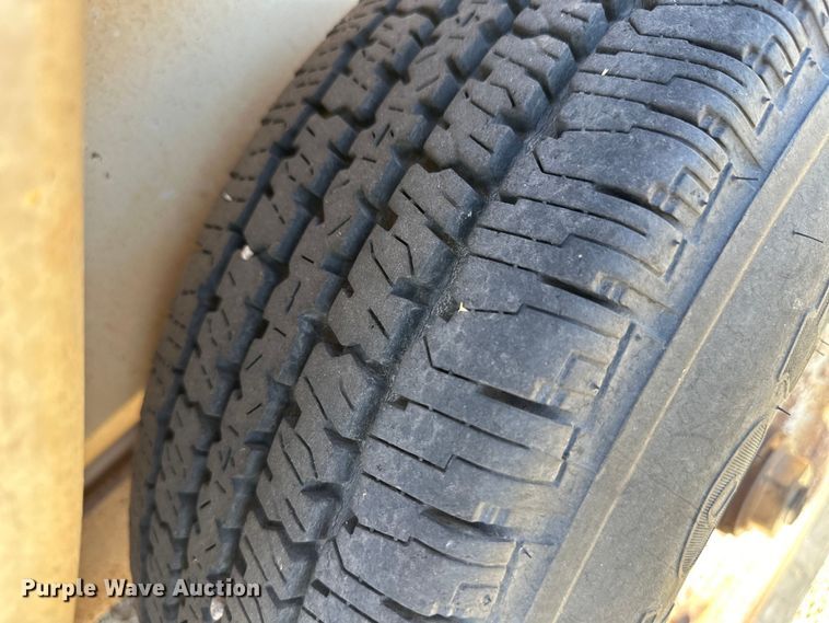 image for item OA9747 1992 Featherlite livestock trailer