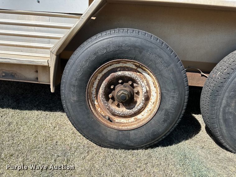 image for item OA9747 1992 Featherlite livestock trailer