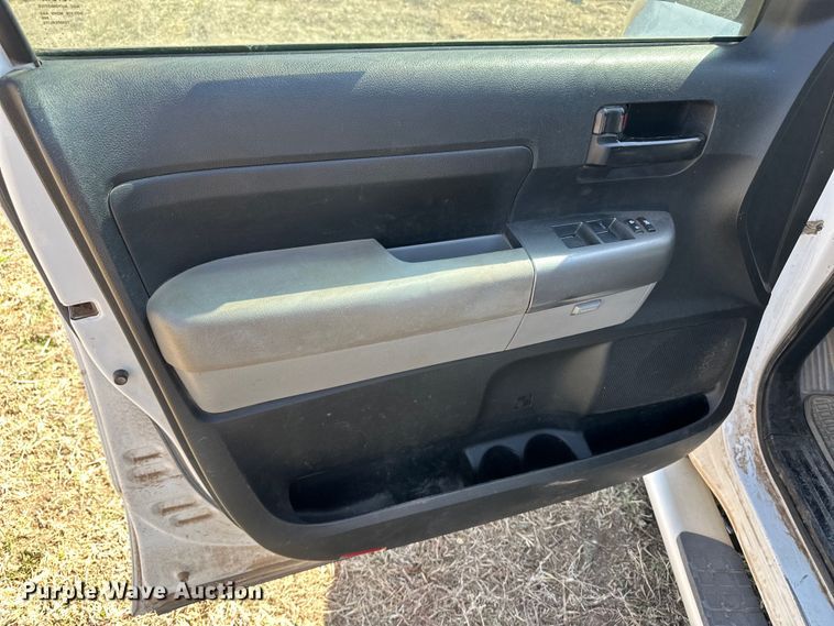 image for item OI9274 2011 Toyota Tundra Double Cab pickup truck