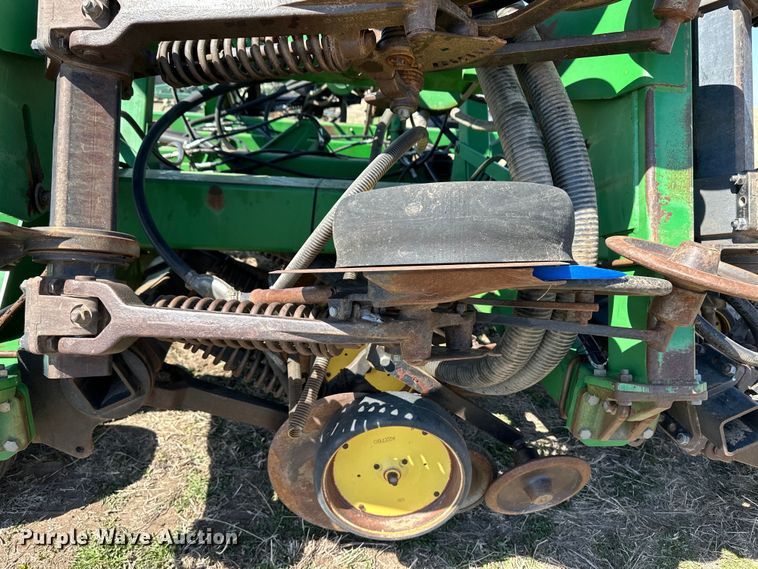 image for item OI9277 John Deere 1850 air seeder