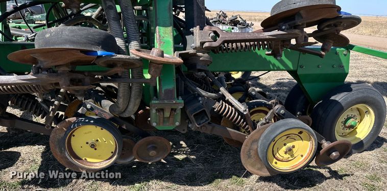 image for item OI9277 John Deere 1850 air seeder