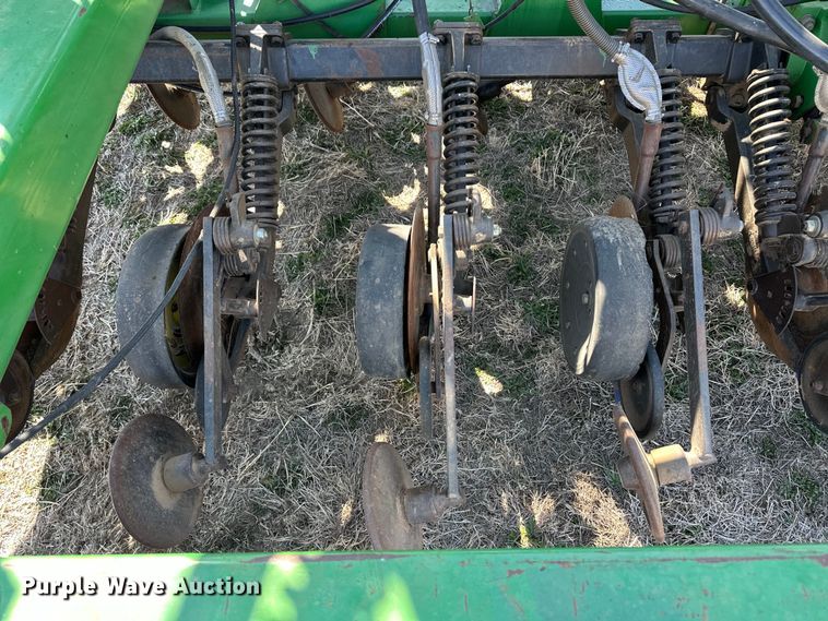image for item OI9277 John Deere 1850 air seeder