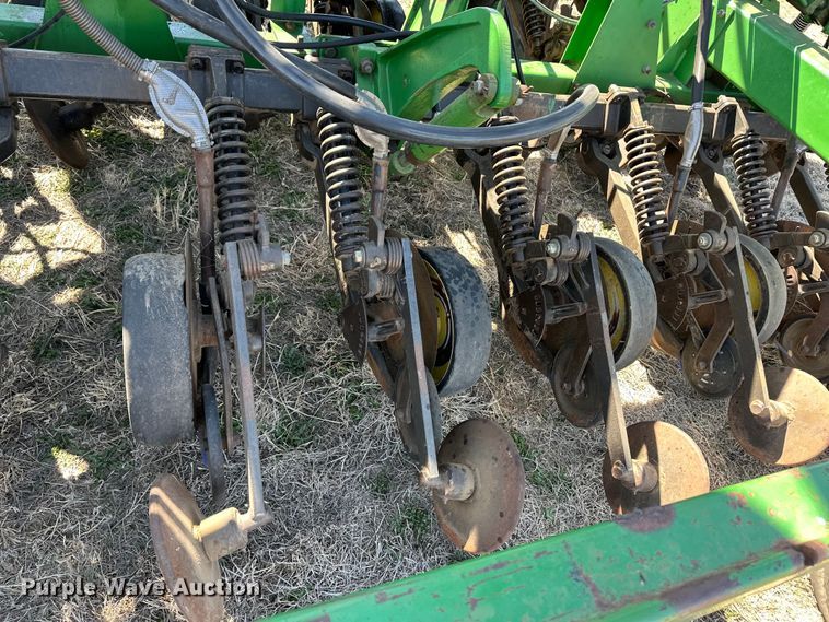 image for item OI9277 John Deere 1850 air seeder