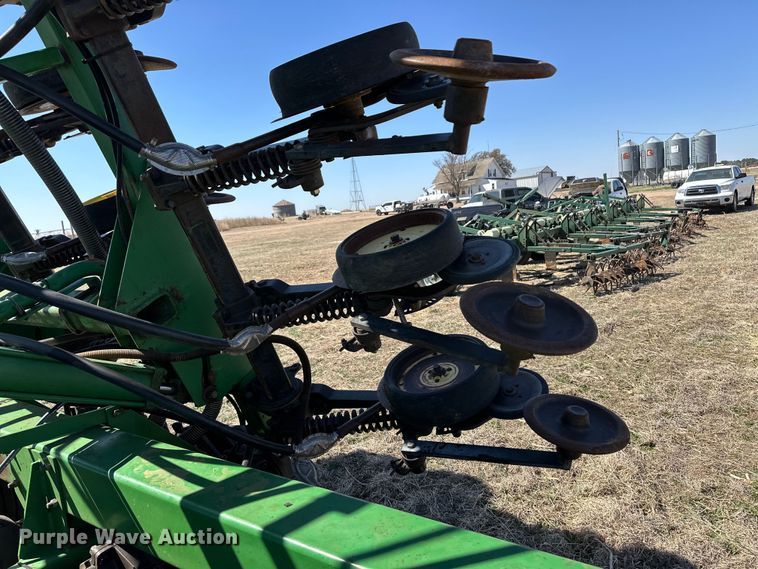 image for item OI9277 John Deere 1850 air seeder