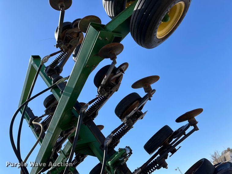 image for item OI9277 John Deere 1850 air seeder