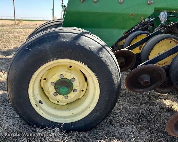 image for item OI9277 John Deere 1850 air seeder