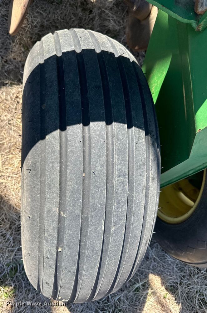 image for item OI9277 John Deere 1850 air seeder