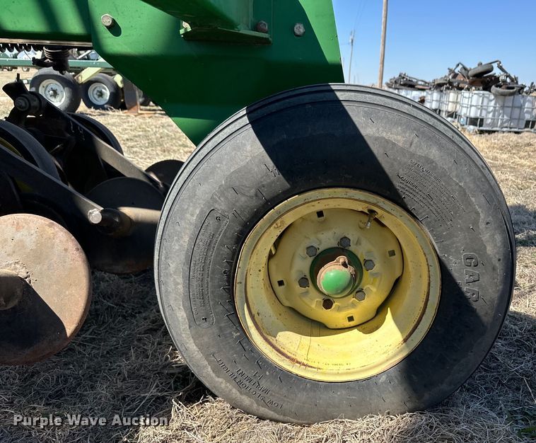 image for item OI9277 John Deere 1850 air seeder