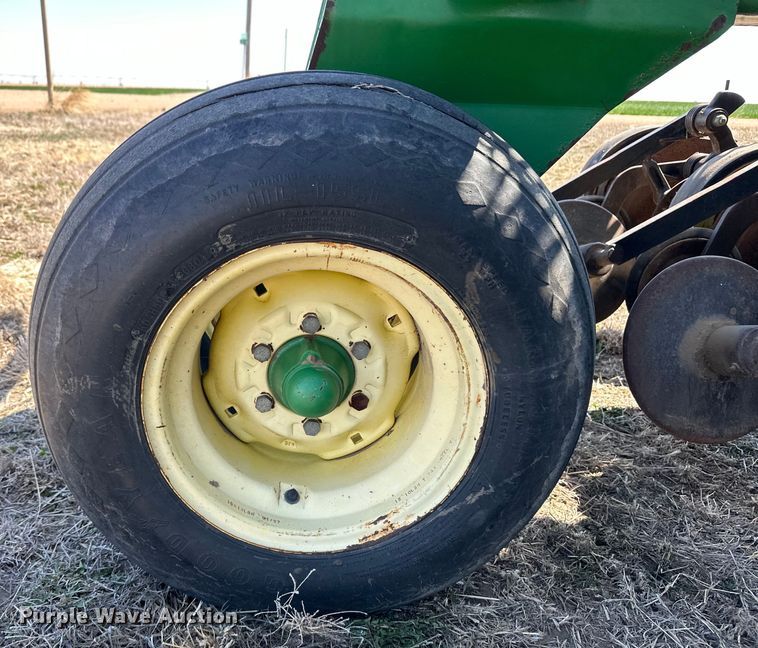 image for item OI9277 John Deere 1850 air seeder